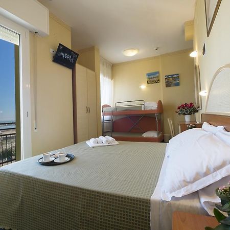 Hotel Crosal Rimini Dış mekan fotoğraf