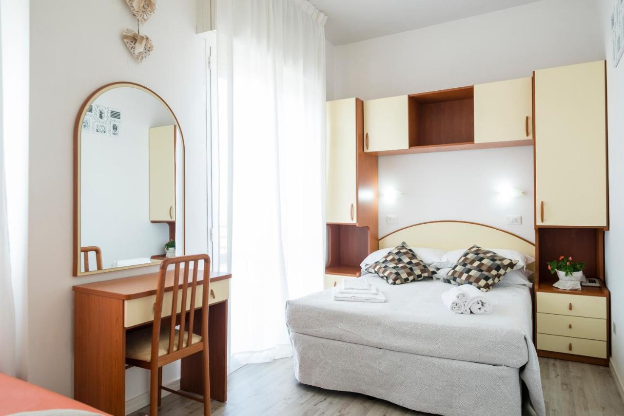 Hotel Crosal Rimini Dış mekan fotoğraf