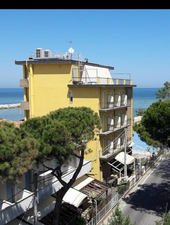 Hotel Crosal Rimini Dış mekan fotoğraf