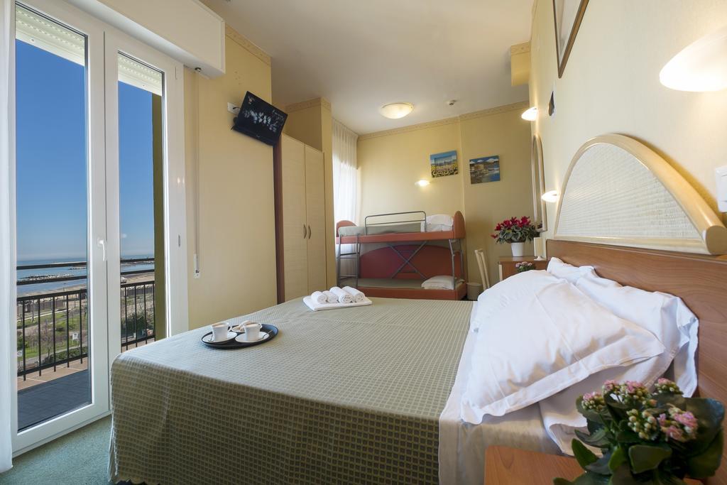 Hotel Crosal Rimini Dış mekan fotoğraf