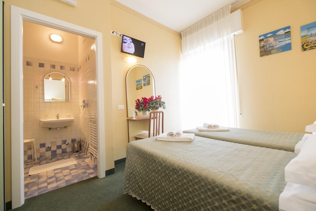 Hotel Crosal Rimini Dış mekan fotoğraf