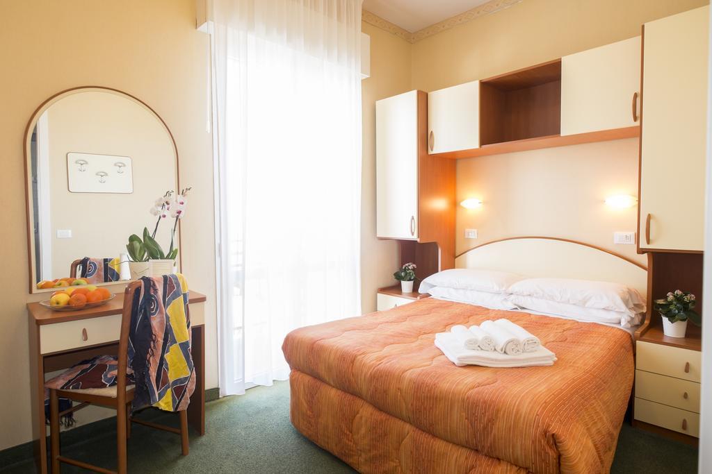 Hotel Crosal Rimini Dış mekan fotoğraf