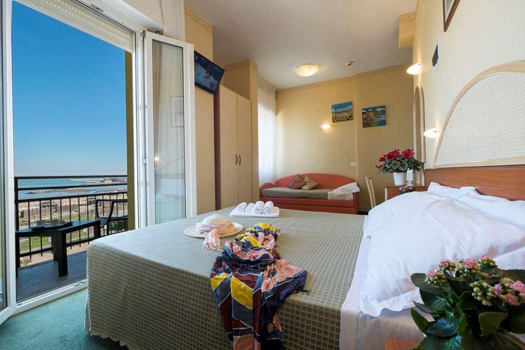 Hotel Crosal Rimini Oda fotoğraf